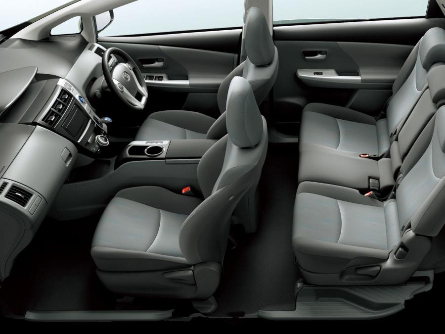  Toyota Prius MPV Alfa Touring Selection 2011 года  (фото 4 из 14)